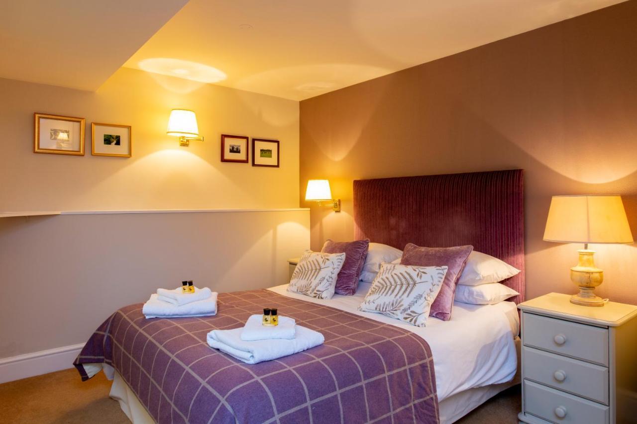 The White Hart Inn نيوبري الغرفة الصورة