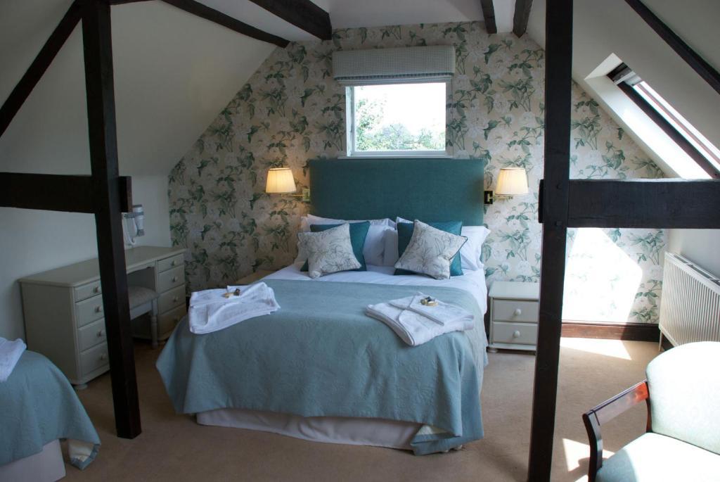 The White Hart Inn نيوبري الغرفة الصورة