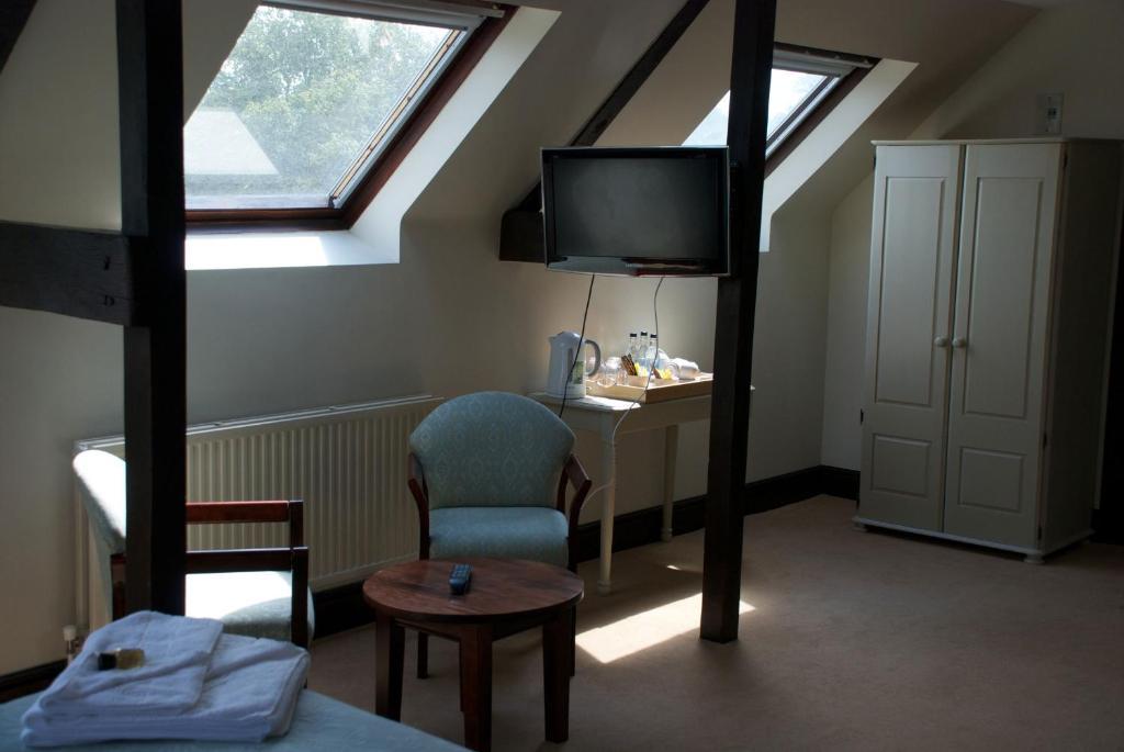 The White Hart Inn نيوبري الغرفة الصورة