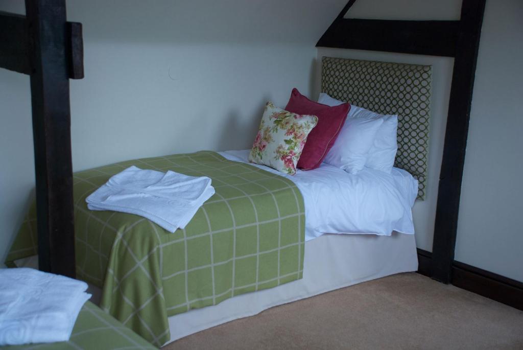 The White Hart Inn نيوبري الغرفة الصورة