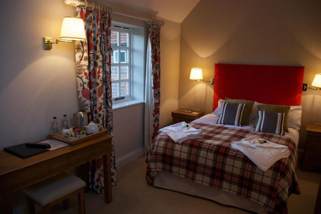 The White Hart Inn نيوبري الغرفة الصورة