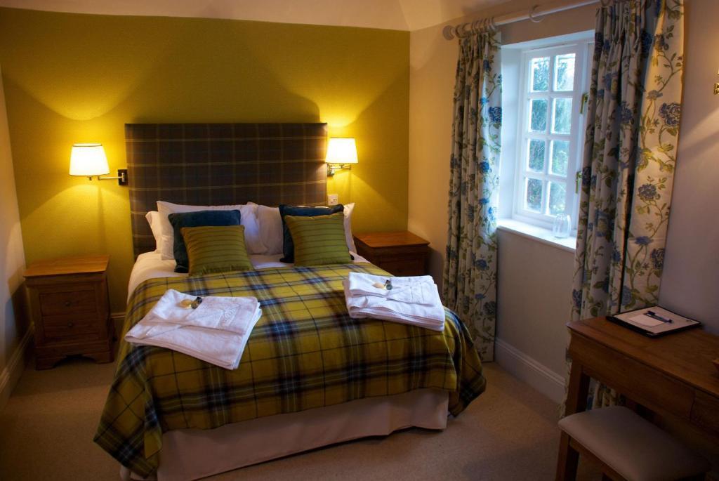The White Hart Inn نيوبري الغرفة الصورة