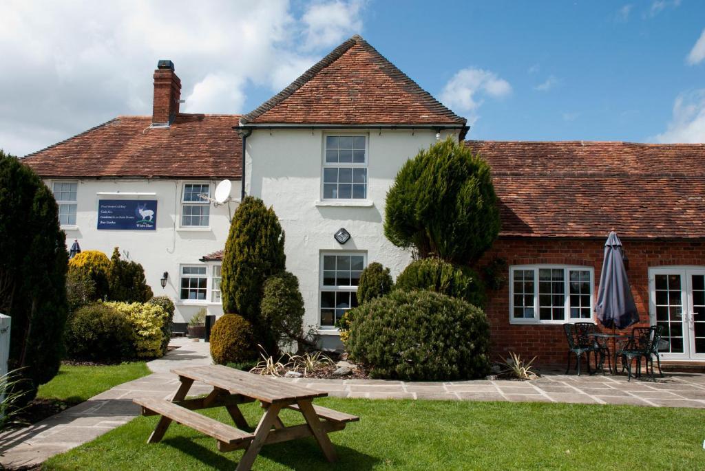 The White Hart Inn نيوبري المظهر الخارجي الصورة