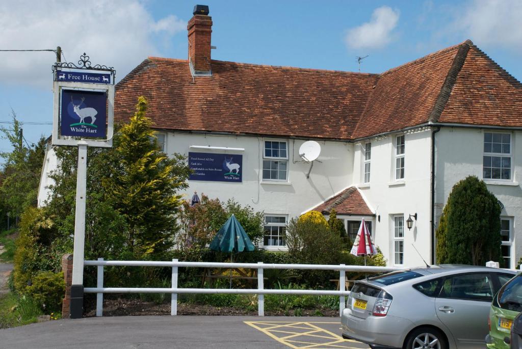 The White Hart Inn نيوبري المظهر الخارجي الصورة