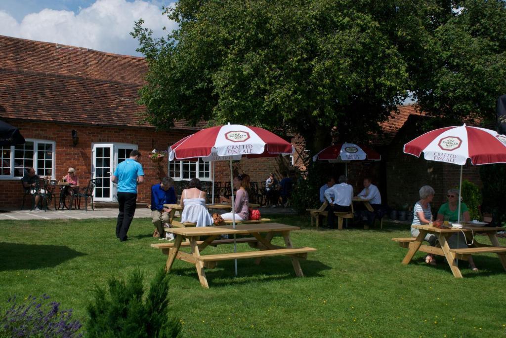 The White Hart Inn نيوبري المظهر الخارجي الصورة